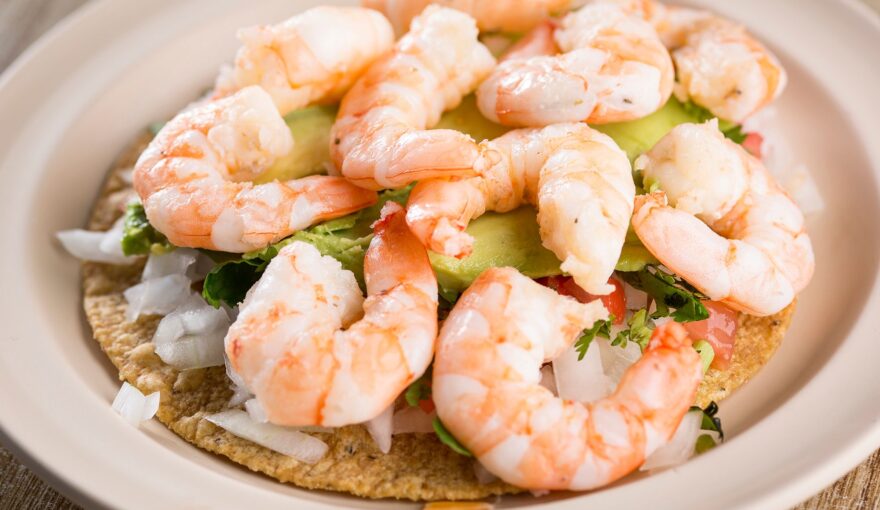 Tostada de Camarón Cocido